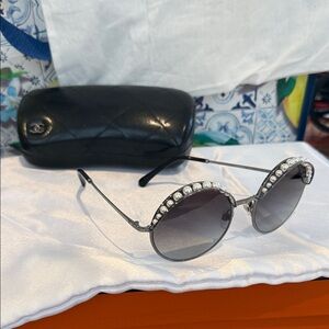 CHANEL Black Sunglasses with Pearl Detail